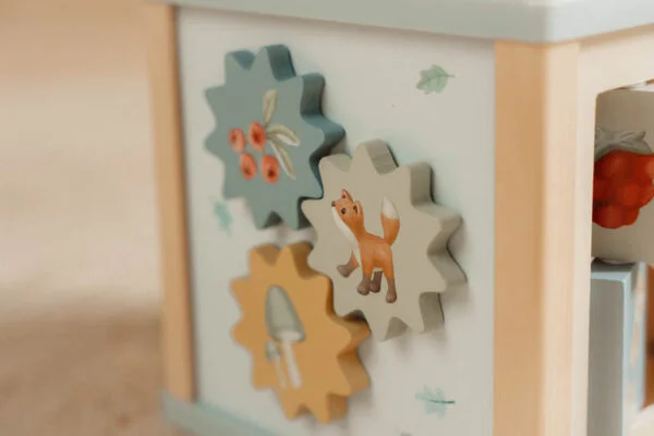 LD7231 Wooden Activity Cube Forest Friends 10 600x400 1