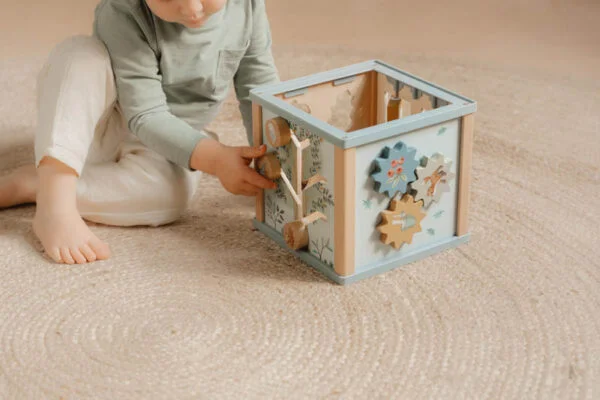 LD7231 Wooden Activity Cube Forest Friends 15 600x400 1