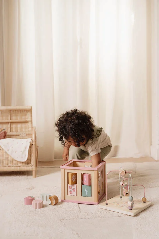 LD7331 Wooden Activity Cube Fairy Garden 8