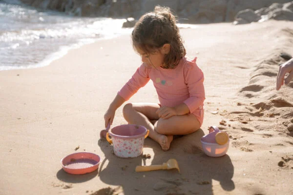 beach set pink flowers 2014446 1 600x400 1