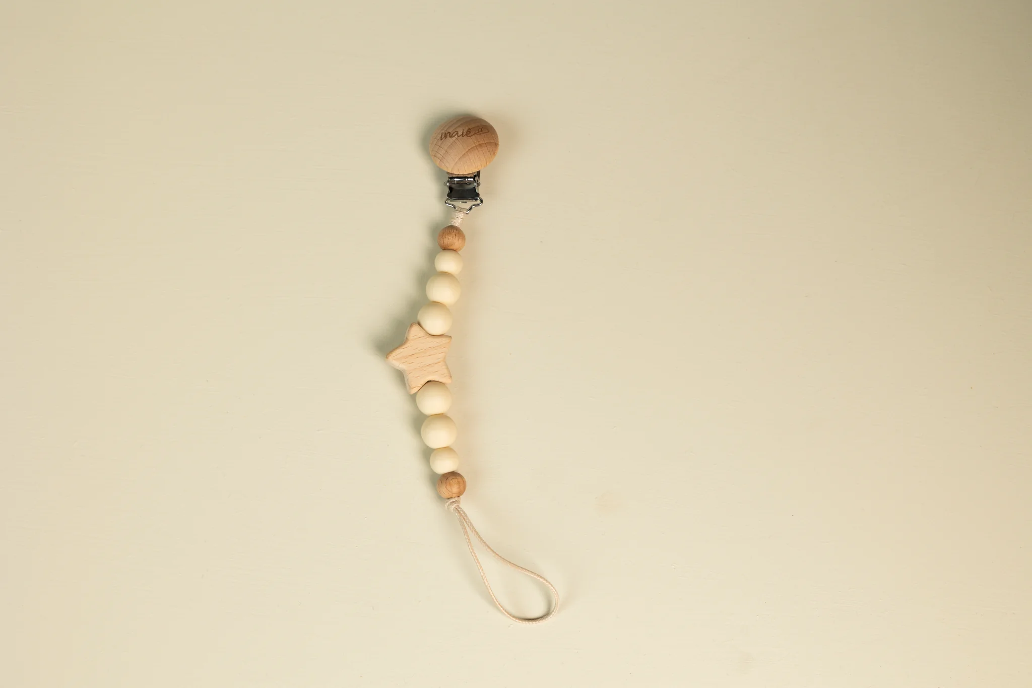clip-chupeta-bege-inaie