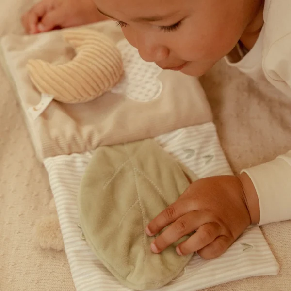 little dutch stoffbuch mit aktivitaeten sand newborn naturals ld8407 600x600 1