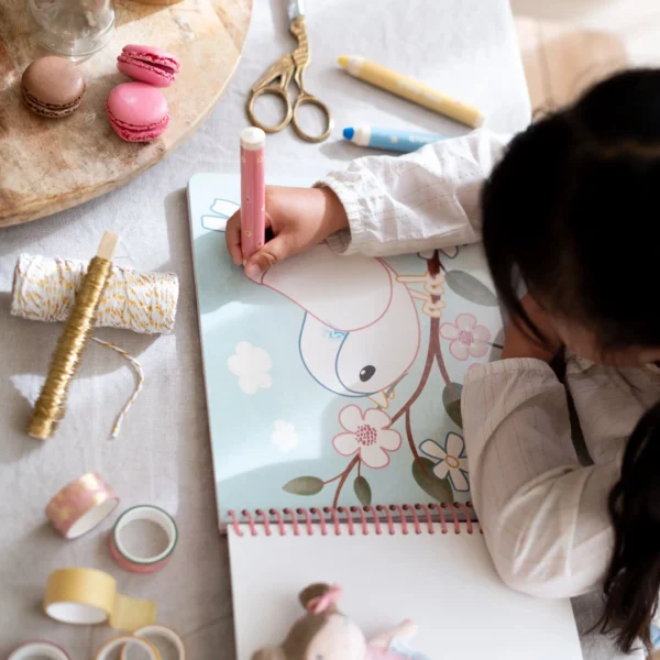 0032037 magisch kleurboek rosa 600x600 1